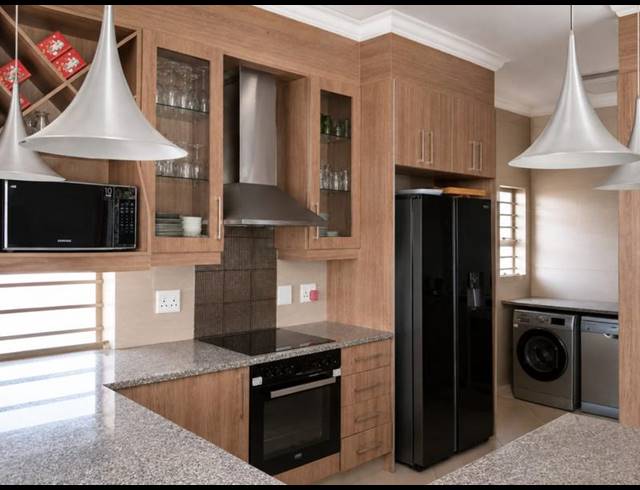 3 BEDROOM TOWNHOUSE FOR SALE IN THATCHFIELD